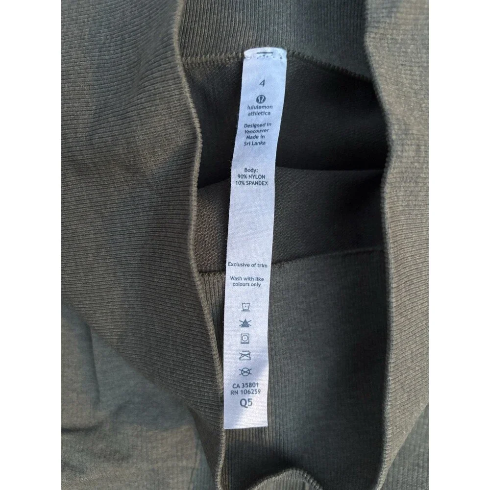 LULULEMON Women’s Green In The Flow Crops - Size 4 US